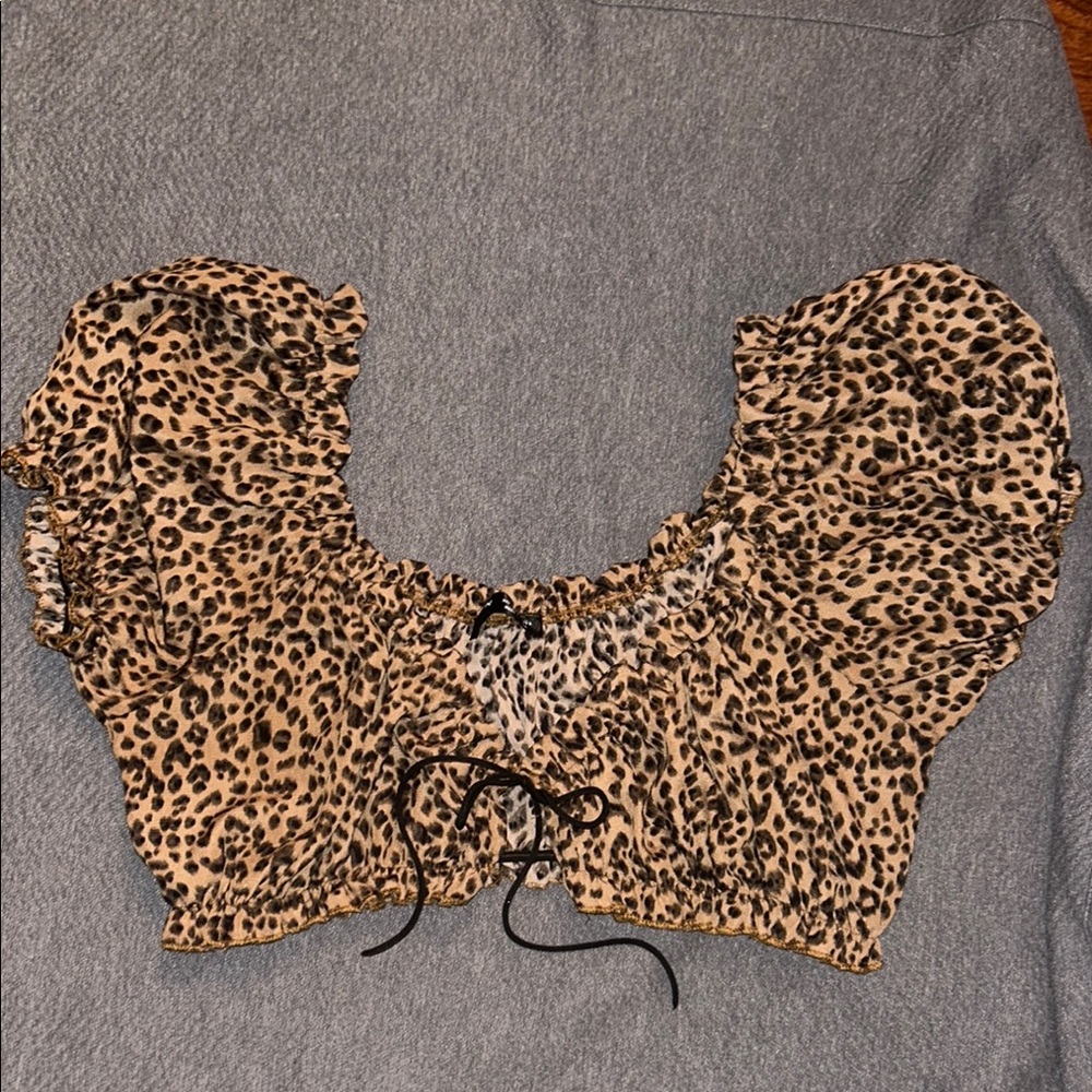 Leopard Print Puff Sleeve Top